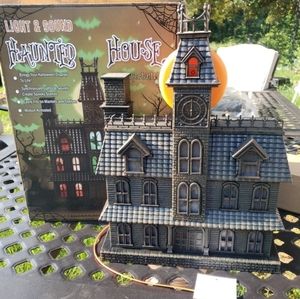 Cracker Barrel Animated LED Lights and Sound Haunted House Projector 2022